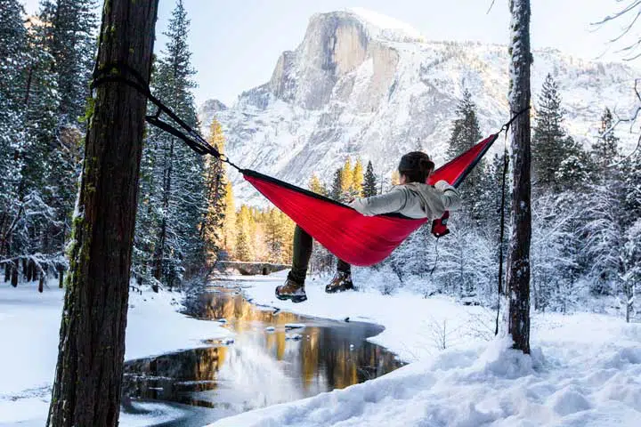 Photo of the ENO DoubleNest hammock in a suggestive winter scenario. 